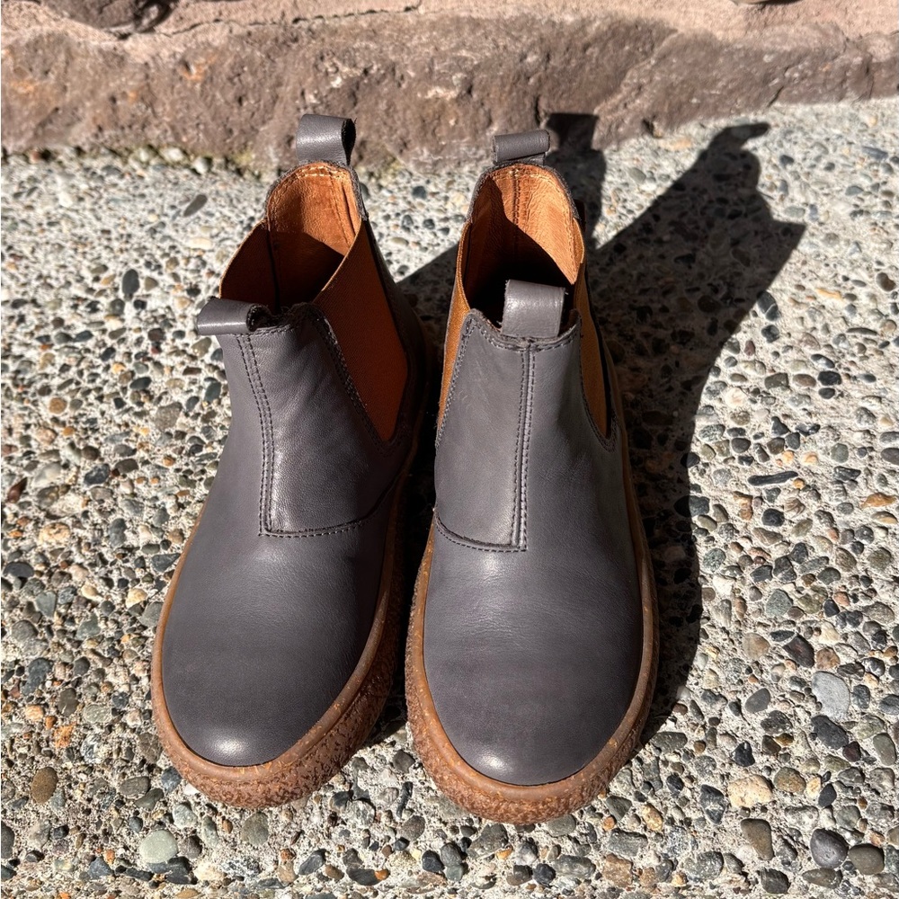 Naturino Gray Leather Kid’s Chelsea Boots, size 26 (see size chart)